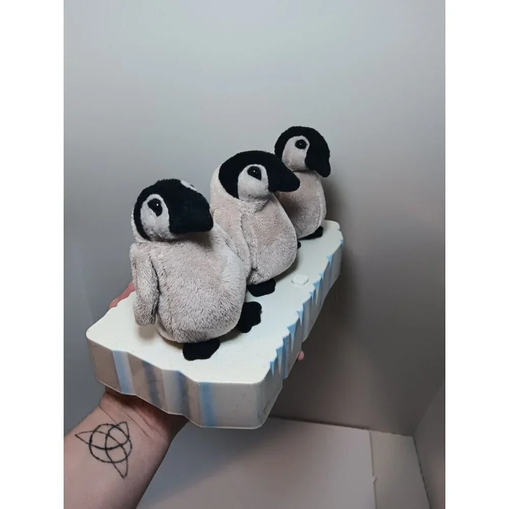 Marching Penguins Trio Christmas Eve by Santa's Best Musical Animated Read